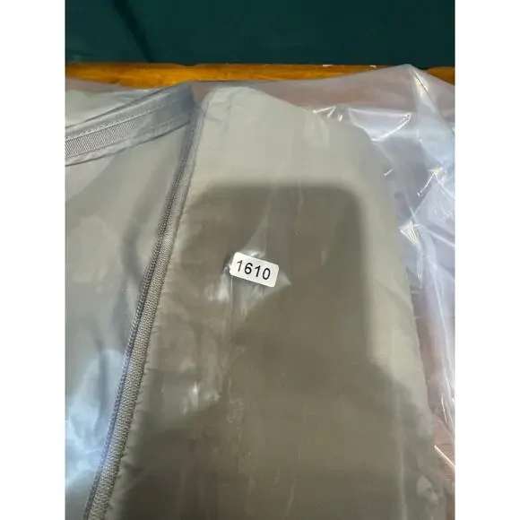 Pacsafe vinyl handbag in great condition - Picture 8 of 8